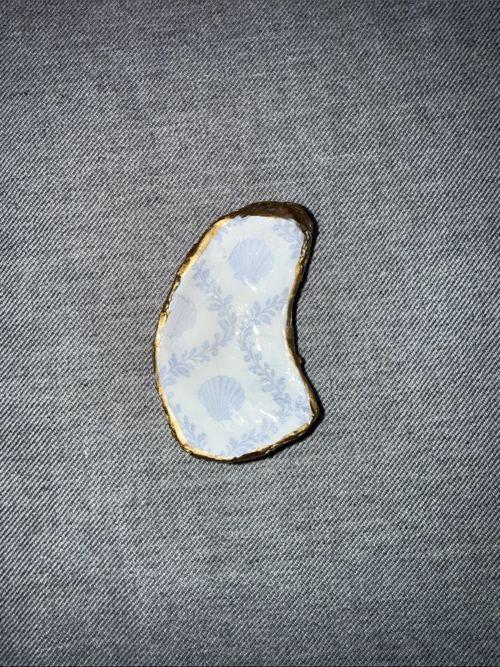 Handmade Decorative Blue Shell-Pattern Resin Magnet with Gold Edge